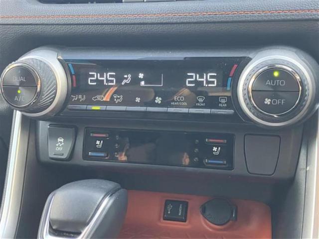 RAV4 4WDアドベンチャー 保証書/純正 9インチ SDナビ/衝突安全装置/シートヒーター 前席/車線逸脱防止支援システム/シート 合皮/電動バックドア/ヘッドランプ LED/Bluetooth接続/HDMI接続/ETC 4WD(17枚目)