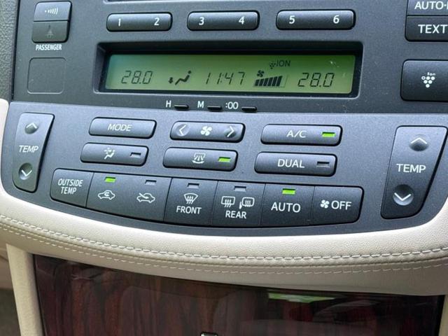 クラウン ロイヤルサルーンスペシャルパッケージ　保証書／ヘッドランプ　ＨＩＤ／ＥＴＣ／ＥＢＤ付ＡＢＳ／横滑り防止装置／クルーズコントロール／エアバッグ　運転席／エアバッグ　助手席／ＭＴモード付き／アルミホイール　純正　１６インチ　ＨＩＤヘッドライト（10枚目）