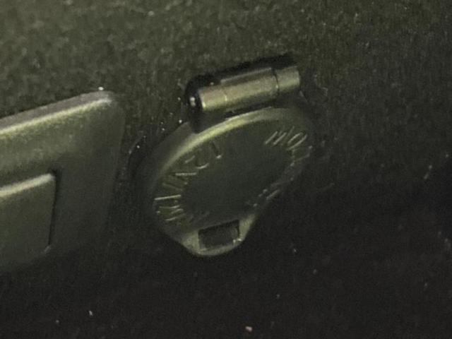 クラウン ロイヤルサルーンスペシャルパッケージ　保証書／ヘッドランプ　ＨＩＤ／ＥＴＣ／ＥＢＤ付ＡＢＳ／横滑り防止装置／クルーズコントロール／エアバッグ　運転席／エアバッグ　助手席／ＭＴモード付き／アルミホイール　純正　１６インチ　ＨＩＤヘッドライト（31枚目）