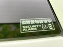 WECARSの展示場では実際に見て、触ってお車をお選びいただけます!知識の豊富な営業スタッフが様々なカーライフをご提案いたします!