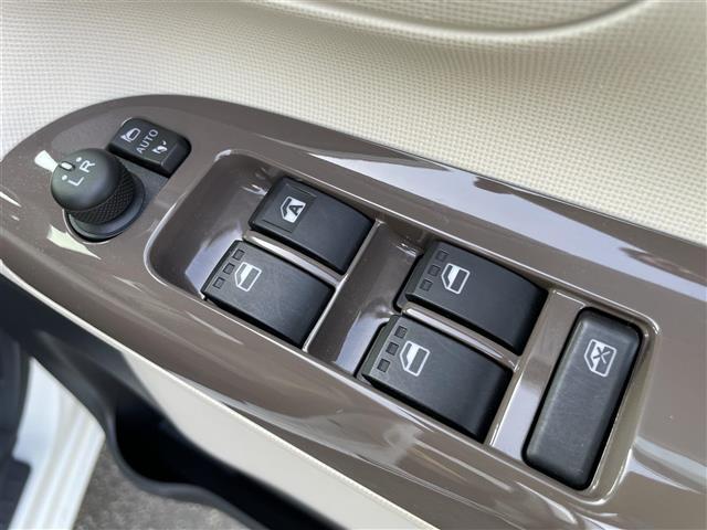 ムーヴキャンバス Ｇメイクアップリミテッド　ＳＡＩＩＩ　メモリーナビ　ワンセグＴＶ　全方位カメラ　ＬＥＤライト　ＥＴＣ　スマートキー　両側パワースライド　レーダーブレーキ　シートヒーター　プッシュスタート（12枚目）
