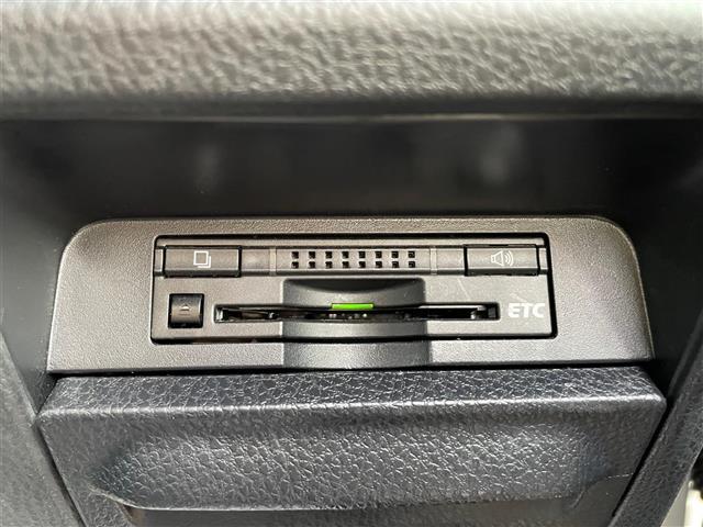 ノア Ｓｉ　アルパイン９型ナビ　フルセグＴＶ　バックカメラ　ＬＥＤライト　フリップダウンモニター　両側パワースライドドア　スマートキー　プッシュスタート　ＥＴＣ　ドライブレコーダー（21枚目）
