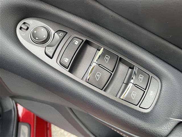 スカイライン ３５０ＧＴ　ハイブリッド　タイプＰ　純正メモリーナビ　フルセグＴＶ　アラウンドビューモニター　ＬＥＤヘッドライト　ＥＴＣ　革シート　スマートキー　シートヒーター　レーダークルーズ　純正アルミホイール（17枚目）