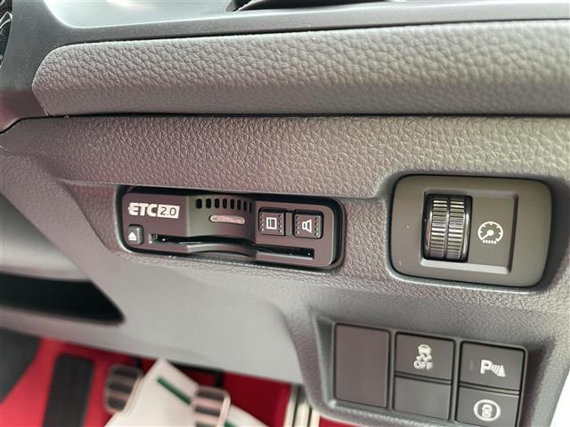 シビック タイプＲ　ワンオーナー　純正メモリーナビ　フルセグＴＶ　バックカメラ　ＬＥＤヘッドライト　ＥＴＣ　スマートキー　ホンダセンシング　レーダークルーズ　純正アルミホイール（12枚目）