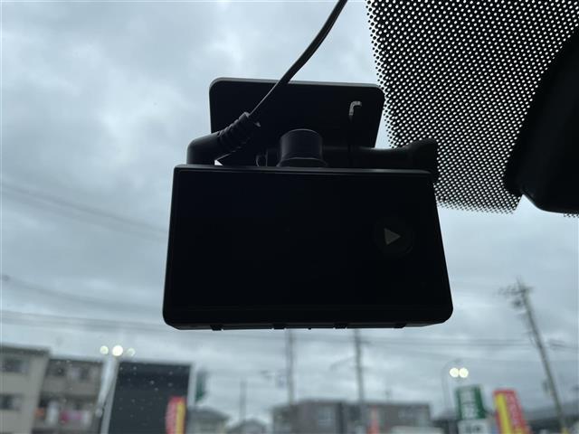 アクセラスポーツ １５Ｓ　４ＷＤ　純正ナビ　バックカメラ　ＬＥＤヘッドライト　ＥＴＣ　社外アルミホイール　スマートキー　プッシュスタート　ドライブレコーダー（14枚目）