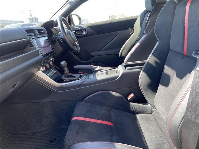 ＢＲＺ Ｓ　純正９型ナビ　フルセグＴＶ　バックカメラ　ＳＴＩスポイラー　フジツボマフラー　ＬＥＤヘッドライト　クルーズコントロール　ハーフレザーシート　スマートキー　プッシュスタート（4枚目）