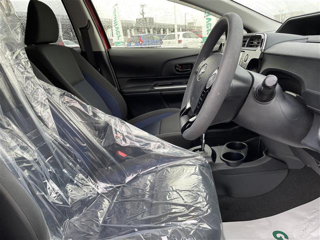 アクア Ｓ　７型ナビ　フルセグＴＶ　バックカメラ　ＬＥＤヘッドライト　ＥＴＣ　スマートキー　トヨタセーフティセンス　スマートキー　プッシュスタート（3枚目）