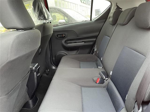 アクア Ｓ　７型ナビ　フルセグＴＶ　バックカメラ　ＬＥＤヘッドライト　ＥＴＣ　スマートキー　トヨタセーフティセンス　スマートキー　プッシュスタート（6枚目）