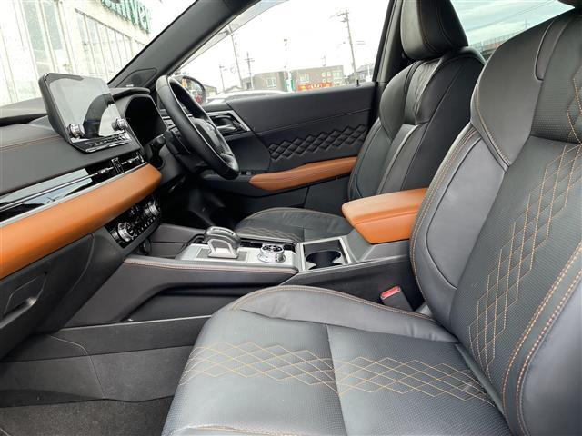 アウトランダーＰＨＥＶ Ｐ　４ＷＤ　純正ナビ　フルセグＴＶ　全方位カメラ　ＬＥＤヘッドライト　ＥＴＣ　革シート　シートヒーター　パワーバックドア　スマートキー　マイパイロット　純正アルミホイール（4枚目）