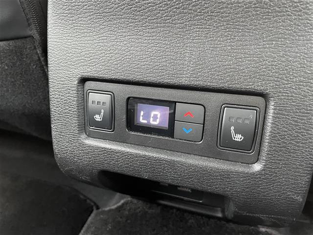 アウトランダーＰＨＥＶ Ｐ　４ＷＤ　純正ナビ　フルセグＴＶ　全方位カメラ　ＬＥＤヘッドライト　ＥＴＣ　革シート　シートヒーター　パワーバックドア　スマートキー　マイパイロット　純正アルミホイール（12枚目）