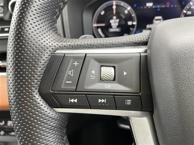 アウトランダーＰＨＥＶ Ｐ　４ＷＤ　純正ナビ　フルセグＴＶ　全方位カメラ　ＬＥＤヘッドライト　ＥＴＣ　革シート　シートヒーター　パワーバックドア　スマートキー　マイパイロット　純正アルミホイール（13枚目）