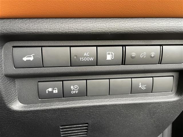 アウトランダーＰＨＥＶ Ｐ　４ＷＤ　純正ナビ　フルセグＴＶ　全方位カメラ　ＬＥＤヘッドライト　ＥＴＣ　革シート　シートヒーター　パワーバックドア　スマートキー　マイパイロット　純正アルミホイール（17枚目）