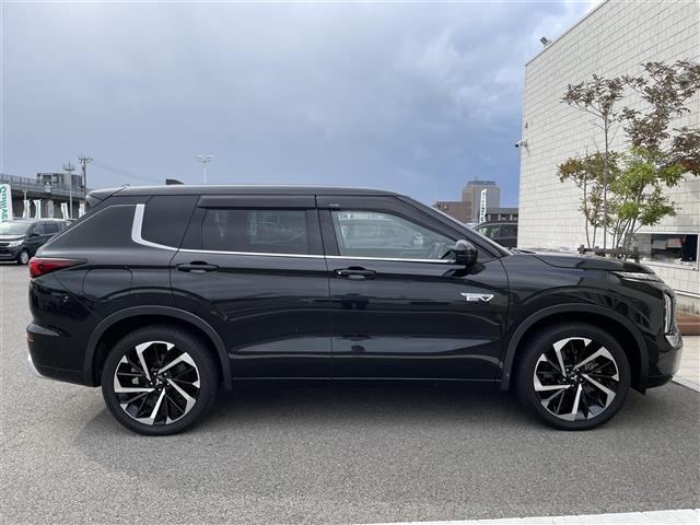 アウトランダーＰＨＥＶ Ｐ　４ＷＤ　純正ナビ　フルセグＴＶ　全方位カメラ　ＬＥＤヘッドライト　ＥＴＣ　革シート　シートヒーター　パワーバックドア　スマートキー　マイパイロット　純正アルミホイール（27枚目）
