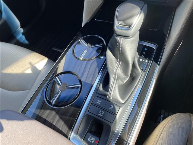 クラウンハイブリッド S Cパッケージ Four 4WD 純正ナビ フルセグTV バックカメラ LEDヘッドライト ETC ドライブレコーダー レーダークルーズ トヨタセーフティセンス スマートキー プッシュスタート パワーシート 保証書(12枚目)