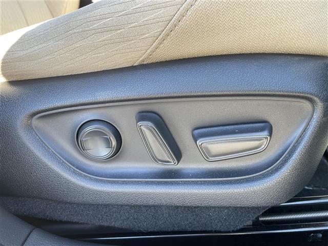 クラウンハイブリッド S Cパッケージ Four 4WD 純正ナビ フルセグTV バックカメラ LEDヘッドライト ETC ドライブレコーダー レーダークルーズ トヨタセーフティセンス スマートキー プッシュスタート パワーシート 保証書(18枚目)