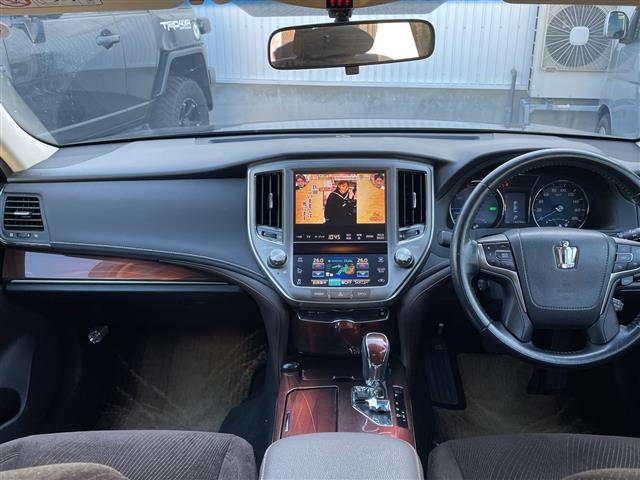 クラウンハイブリッド ロイヤルサルーン Four 4WD 純正ナビ フルセグTV 全方位カメラ LEDヘッドライト クルーズコントロール 社外アルミホイール スマートキー プッシュスタート 電動ミラー(2枚目)