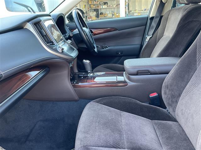 クラウンハイブリッド ロイヤルサルーン Four 4WD 純正ナビ フルセグTV 全方位カメラ LEDヘッドライト クルーズコントロール 社外アルミホイール スマートキー プッシュスタート 電動ミラー(4枚目)