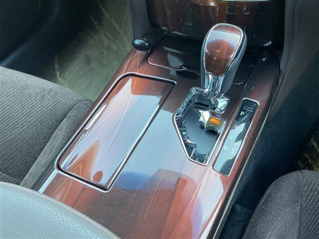 クラウンハイブリッド ロイヤルサルーン Four 4WD 純正ナビ フルセグTV 全方位カメラ LEDヘッドライト クルーズコントロール 社外アルミホイール スマートキー プッシュスタート 電動ミラー(11枚目)