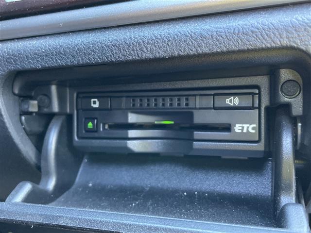 クラウンハイブリッド ロイヤルサルーン Four 4WD 純正ナビ フルセグTV 全方位カメラ LEDヘッドライト クルーズコントロール 社外アルミホイール スマートキー プッシュスタート 電動ミラー(13枚目)