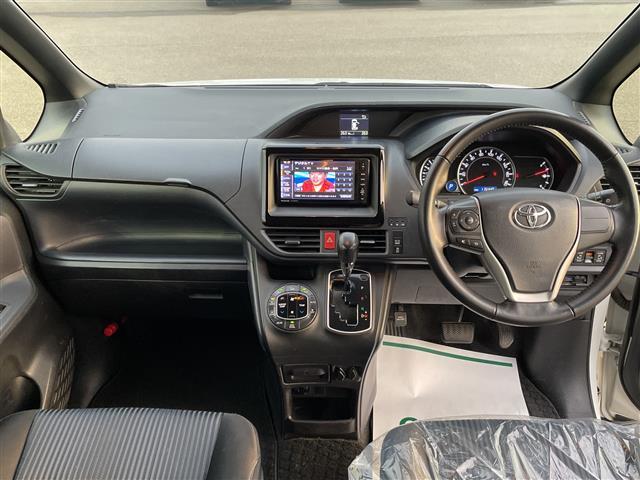 ノア Si 4WD 社外メモリーナビ フルセグTV バックカメラ 両側パワースライド LEDヘッドライト ETC 純正アルミホイール スマートキー プッシュスタート(2枚目)