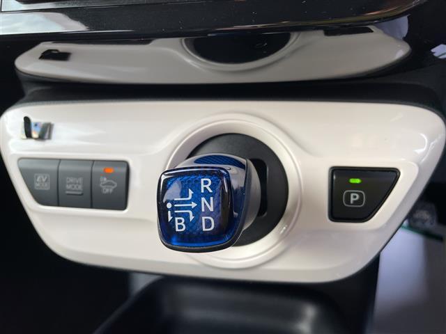 プリウス Ｓツーリングセレクション　純正ナビ　フルセグＴＶ　バックカメラ　ＬＥＤヘッドライト　ＥＴＣ　黒革シート　レーダークルーズ　トヨタセーフティセンス　純正アルミ　スマートキー　シートヒーター　プッシュスタート　ドラレコ（13枚目）