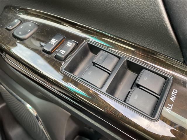 ヴェルファイア ２．４Ｚ　ゴールデンアイズ　純正メモリーナビ　フルセグＴＶ　バックカメラ　ＬＥＤヘッドライト　両側パワースライドドア　パワーバックドア　純正アルミホイール　ハーフレザーシート　ＥＴＣ　クルーズコントロール　フリップダウンモニター（17枚目）