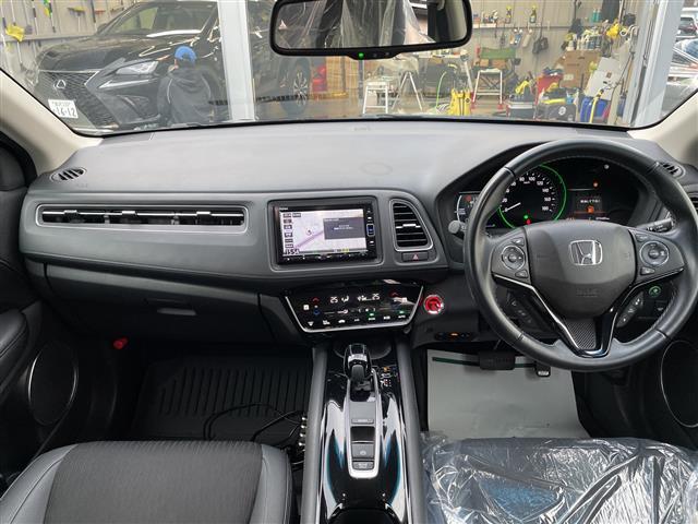 ヴェゼル ハイブリッドZ・ホンダセンシング 4WD 純正ナビ フルセグTV バックカメラ LEDヘッドライト ETC ドラレコ ホンダセンシング レーダークルーズ 純正アルミ シートヒーター ハーフレザーシート ステアリングリモコン(2枚目)