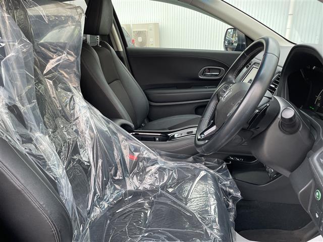 ヴェゼル ハイブリッドZ・ホンダセンシング 4WD 純正ナビ フルセグTV バックカメラ LEDヘッドライト ETC ドラレコ ホンダセンシング レーダークルーズ 純正アルミ シートヒーター ハーフレザーシート ステアリングリモコン(3枚目)