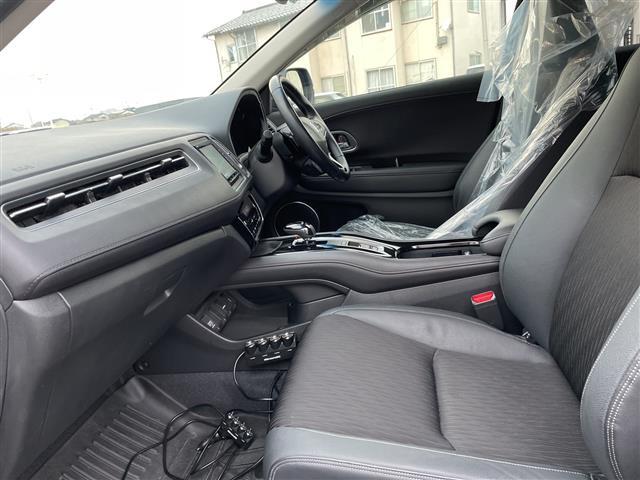 ヴェゼル ハイブリッドZ・ホンダセンシング 4WD 純正ナビ フルセグTV バックカメラ LEDヘッドライト ETC ドラレコ ホンダセンシング レーダークルーズ 純正アルミ シートヒーター ハーフレザーシート ステアリングリモコン(4枚目)