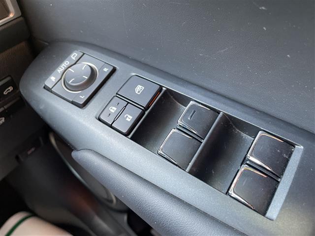 NX NX300h Fスポーツ 4WD 純正ナビ フルセグTV バック&サイドカメラ パワーバックドア 黒革シート シートヒーター&クーラー レーダークルーズ 衝突軽減ブレーキ アルミホイール コーナーセンサー スマートキー(13枚目)