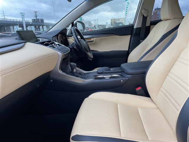 ＮＸ ＮＸ２００ｔ　Ｉパッケージ　４ＷＤ　純正ナビ　フルセグＴＶ　バックカメラ　革シート　シートヒーター　ハンドルヒーター　レーダーブレーキ　クルーズコントロール　ドラレコ　ＥＴＣ　純正アルミホイール　スマートキー　コーナーセンサー（4枚目）