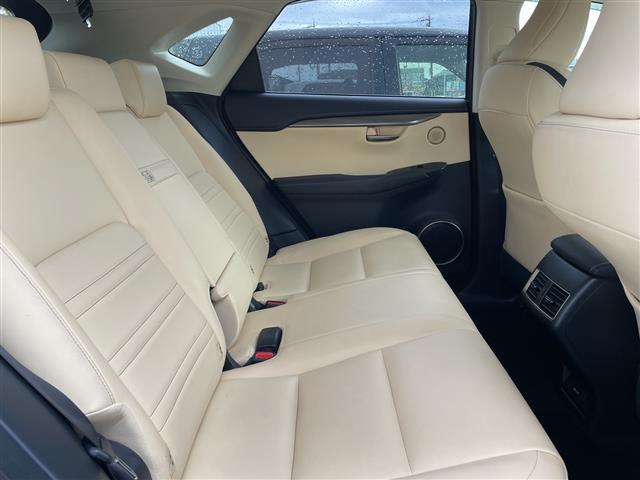 ＮＸ ＮＸ２００ｔ　Ｉパッケージ　４ＷＤ　純正ナビ　フルセグＴＶ　バックカメラ　革シート　シートヒーター　ハンドルヒーター　レーダーブレーキ　クルーズコントロール　ドラレコ　ＥＴＣ　純正アルミホイール　スマートキー　コーナーセンサー（5枚目）