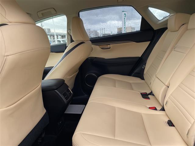 ＮＸ ＮＸ２００ｔ　Ｉパッケージ　４ＷＤ　純正ナビ　フルセグＴＶ　バックカメラ　革シート　シートヒーター　ハンドルヒーター　レーダーブレーキ　クルーズコントロール　ドラレコ　ＥＴＣ　純正アルミホイール　スマートキー　コーナーセンサー（6枚目）