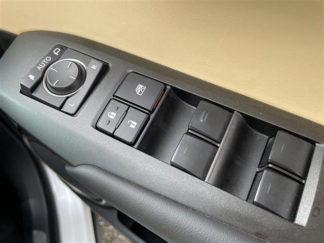 ＮＸ ＮＸ２００ｔ　Ｉパッケージ　４ＷＤ　純正ナビ　フルセグＴＶ　バックカメラ　革シート　シートヒーター　ハンドルヒーター　レーダーブレーキ　クルーズコントロール　ドラレコ　ＥＴＣ　純正アルミホイール　スマートキー　コーナーセンサー（15枚目）