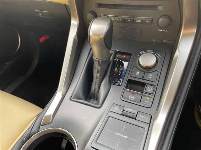 ＮＸ ＮＸ２００ｔ　Ｉパッケージ　４ＷＤ　純正ナビ　フルセグＴＶ　バックカメラ　革シート　シートヒーター　ハンドルヒーター　レーダーブレーキ　クルーズコントロール　ドラレコ　ＥＴＣ　純正アルミホイール　スマートキー　コーナーセンサー（16枚目）