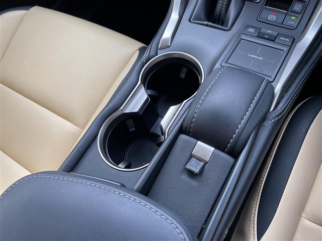 ＮＸ ＮＸ２００ｔ　Ｉパッケージ　４ＷＤ　純正ナビ　フルセグＴＶ　バックカメラ　革シート　シートヒーター　ハンドルヒーター　レーダーブレーキ　クルーズコントロール　ドラレコ　ＥＴＣ　純正アルミホイール　スマートキー　コーナーセンサー（17枚目）