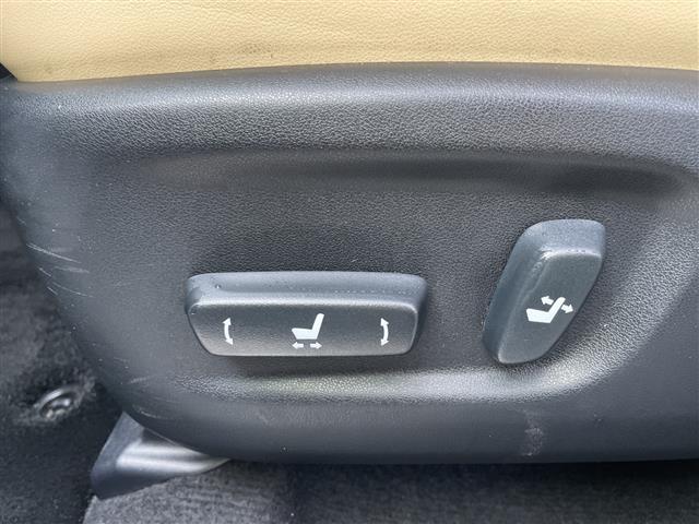 ＮＸ ＮＸ２００ｔ　Ｉパッケージ　４ＷＤ　純正ナビ　フルセグＴＶ　バックカメラ　革シート　シートヒーター　ハンドルヒーター　レーダーブレーキ　クルーズコントロール　ドラレコ　ＥＴＣ　純正アルミホイール　スマートキー　コーナーセンサー（18枚目）