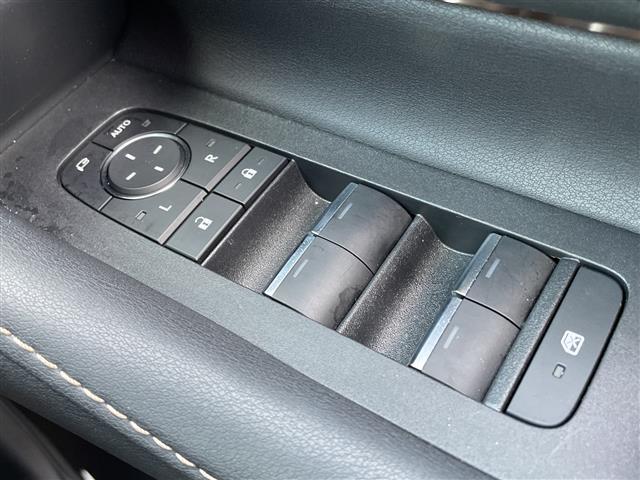 アルファードハイブリッド Ｚ　純正ナビ　フルセグＴＶ　パノラマモニター　ＬＥＤヘッドライト　フリップダウンモニター　パワーバックドア　デジタルミラー　ＥＴＣ２．０　革シート　シートヒーター＆クーラー　ＢＳＭ　置くだけ充電　保証書（15枚目）