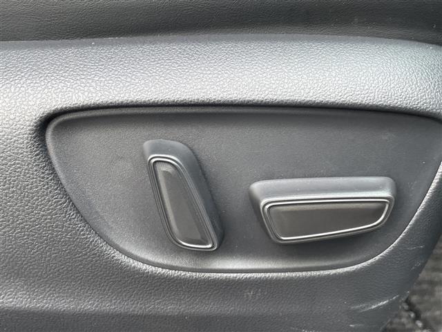 アルファードハイブリッド Ｚ　純正ナビ　フルセグＴＶ　パノラマモニター　ＬＥＤヘッドライト　フリップダウンモニター　パワーバックドア　デジタルミラー　ＥＴＣ２．０　革シート　シートヒーター＆クーラー　ＢＳＭ　置くだけ充電　保証書（28枚目）