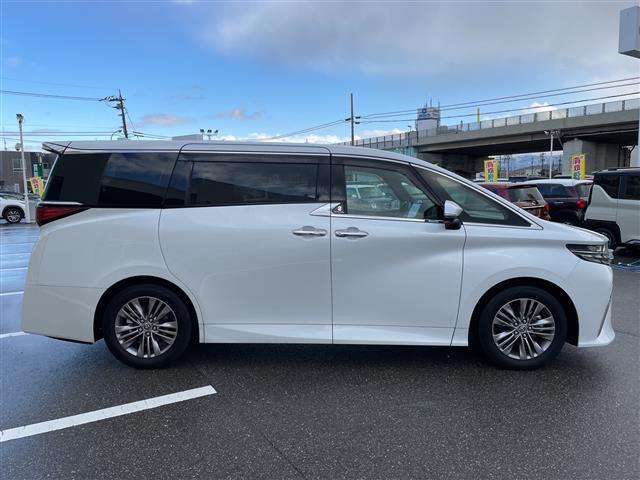 アルファードハイブリッド Ｚ　純正ナビ　フルセグＴＶ　パノラマモニター　ＬＥＤヘッドライト　フリップダウンモニター　パワーバックドア　デジタルミラー　ＥＴＣ２．０　革シート　シートヒーター＆クーラー　ＢＳＭ　置くだけ充電　保証書（32枚目）