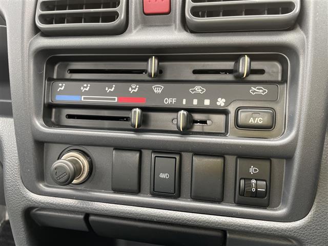 キャリイトラック ＫＣエアコン・パワステ　４ＷＤ　５ＭＴ　エアコン　パワステ　純正ラジオ（4枚目）