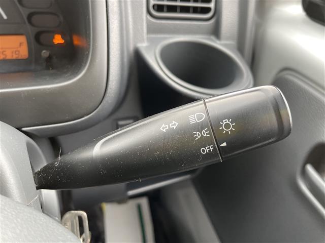 キャリイトラック ＫＣエアコン・パワステ　４ＷＤ　５ＭＴ　エアコン　パワステ　純正ラジオ（6枚目）