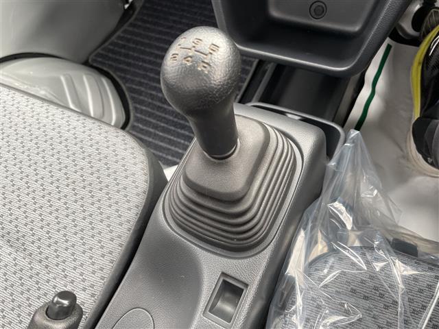 キャリイトラック ＫＣエアコン・パワステ　４ＷＤ　５ＭＴ　エアコン　パワステ　純正ラジオ（7枚目）