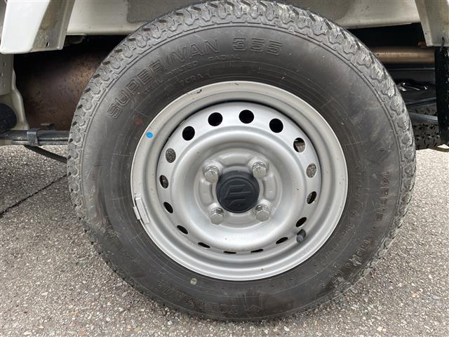 キャリイトラック ＫＣエアコン・パワステ　４ＷＤ　５ＭＴ　エアコン　パワステ　純正ラジオ（16枚目）