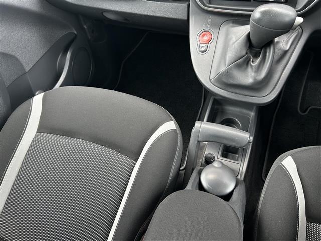 店頭在庫以外にも全国約４万台※の在庫から、ぴったりな１台をご提案します！※２０２３年１０月現在の在庫台数です。売約済の可能性があります。