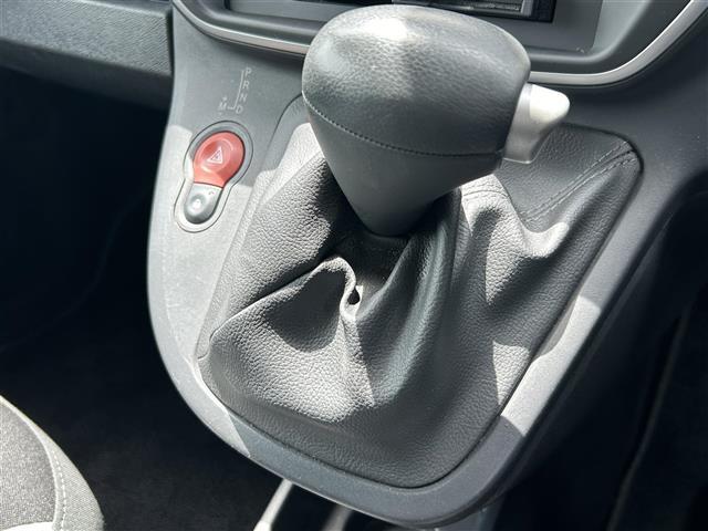 店頭販売もしておりますので、先に在庫が無くなってしまうこともございます。気になる車はまずはお問い合わせください！