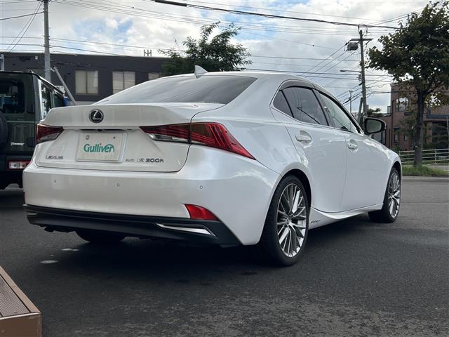 ＩＳ ＩＳ３００ｈ　バージョンＬ　４ＷＤ　純正ナビ　フルセグＴＶ　バックカメラ　革シート　サンルーフ　純正アルミホイール（3枚目）