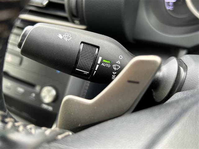 ＩＳ ＩＳ３００ｈ　バージョンＬ　４ＷＤ　純正ナビ　フルセグＴＶ　バックカメラ　革シート　サンルーフ　純正アルミホイール（10枚目）