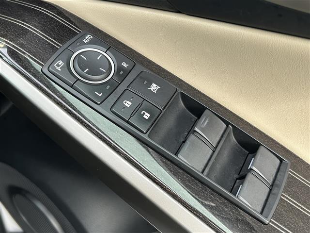 ＩＳ ＩＳ３００ｈ　バージョンＬ　４ＷＤ　純正ナビ　フルセグＴＶ　バックカメラ　革シート　サンルーフ　純正アルミホイール（26枚目）