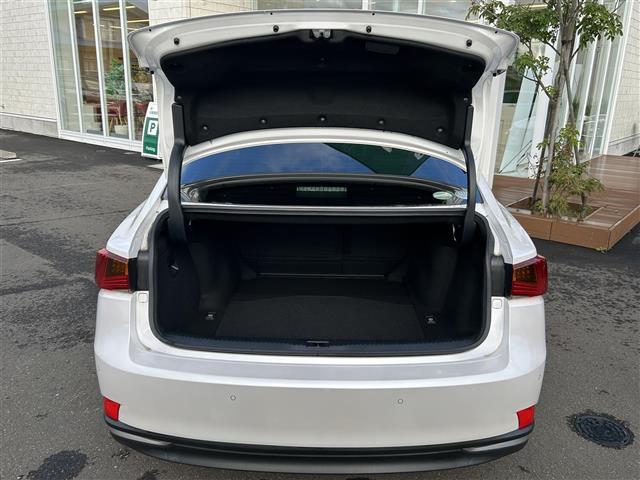 ＩＳ ＩＳ３００ｈ　バージョンＬ　４ＷＤ　純正ナビ　フルセグＴＶ　バックカメラ　革シート　サンルーフ　純正アルミホイール（37枚目）